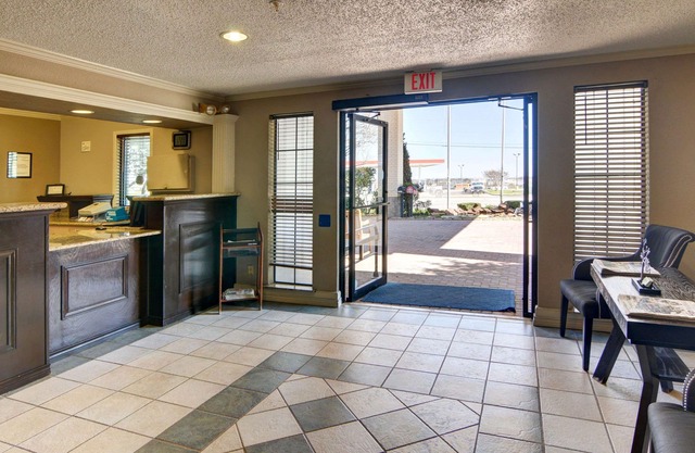 Red Roof Inn & Suites Weatherford