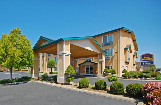 Best Western Plus Rama Inn & Suites