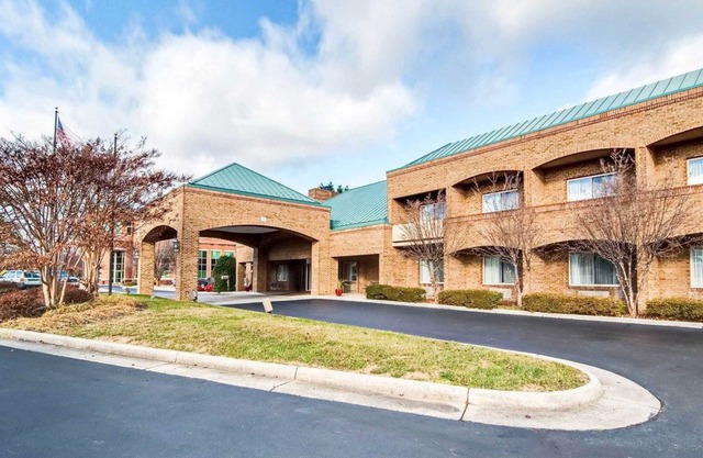 Comfort Suites Inn at Ridgewood Farm