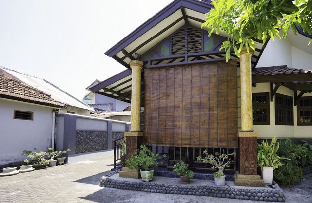 OYO 1642 Penginapan Anggrek Syariah 2