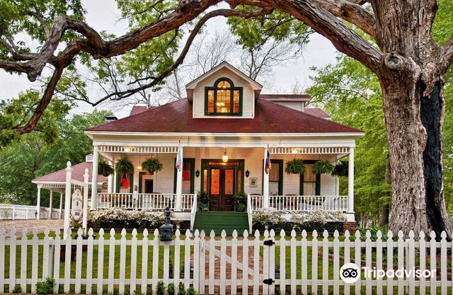 White Oak Manor Bed & Breakfast