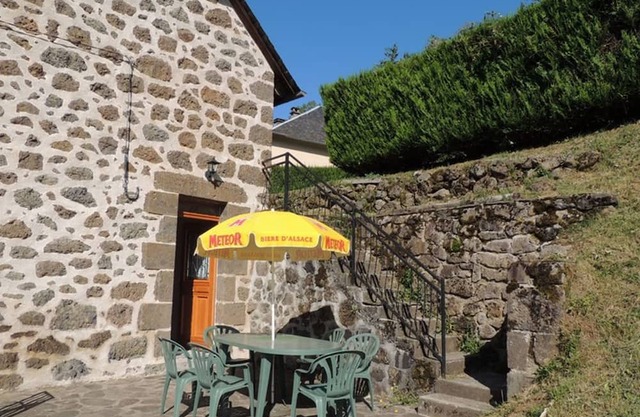 Gite Saint-Projet-de-Salers, 2 bedrooms, 4 persons