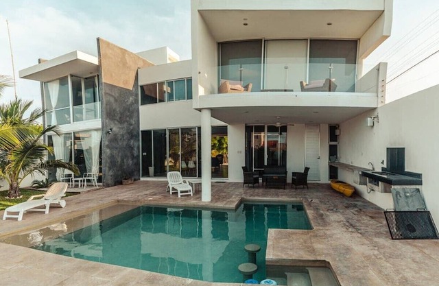 Breathtaking loft-style 3BR beach Villa, feel the
