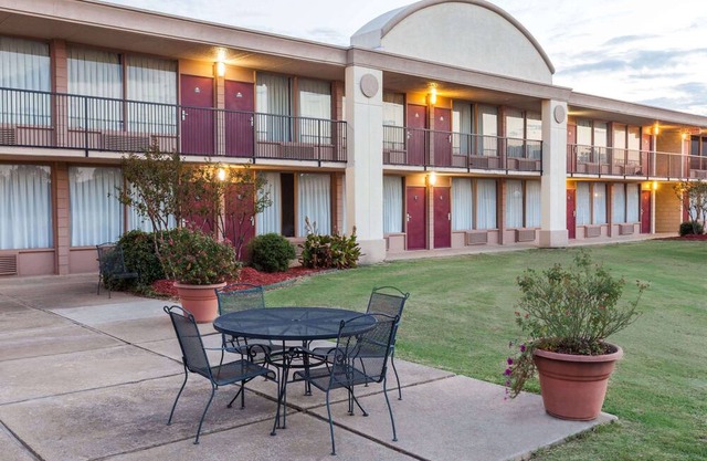 Days Inn by Wyndham Hillsboro TX