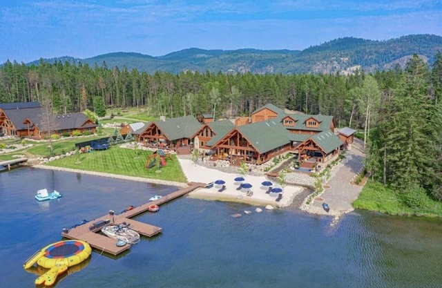 Bring your boat & jet ski's, Waterfront, Luxury Log Home, 46 acres sleeps 21!