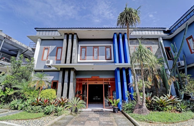 OYO 94672 Putri Kinasih