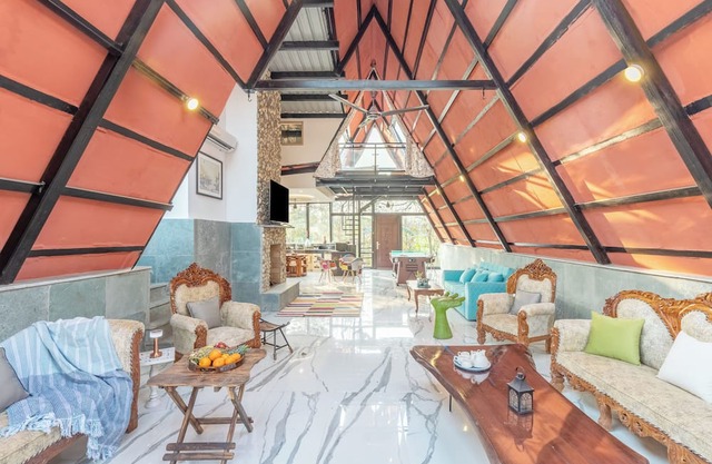 ELIVAAS 3 BHK Handa's Getaway with pool