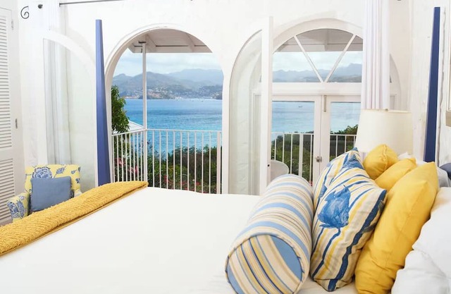 Deluxe Villa w/Balcony, Ocean View & Pvt Beach Access - Escape for the Senses