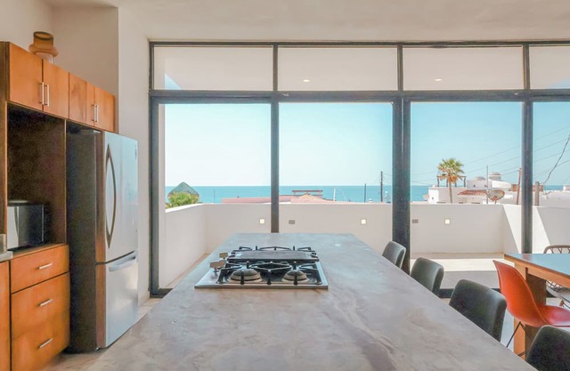 Calle de Las Sirenas 4BR Beach House with Private Pool and Stunning Views