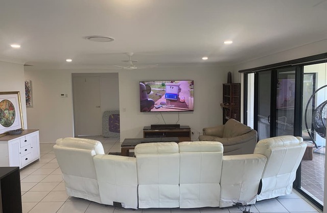 Suburban Family Oasis close to Brisbane airport