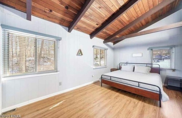 Relax and Unwind: Your Home Away From Home in Hawley Pennsylvania !