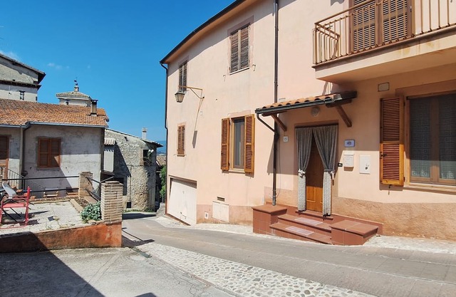 Casa Ausonia 5 minutes from Spoleto, Guesthouse in quiet medieval village