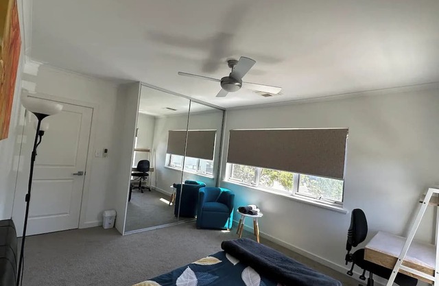 Room in Mawson Lakes
