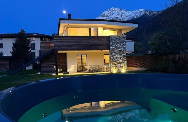 100 meters from Piona Beach-5 bedroom villa-Sleeps 14