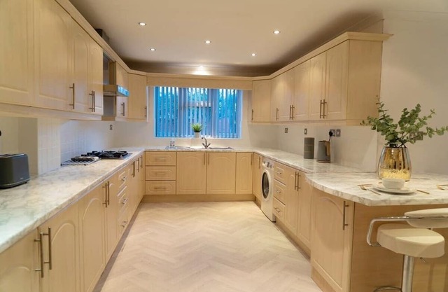 Solihull 5 Bed Home near NEC/Bham airport/JLR/HS2