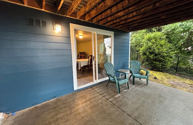 Cozy 2 bedroom 1 bathroom apartment with a Beautiful view.