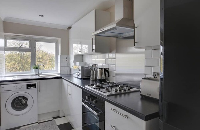 Sleek and Modern 1-Bed Apartment in Harlow