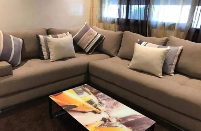 Cozy apartment downtown 2 min walk to the beach