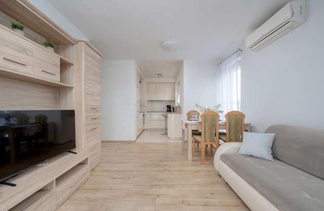 Bright Apartment With Balcony by Renters