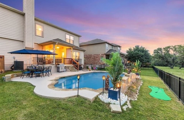 Serene Views~Ideal For Long Stays~Heated Pool