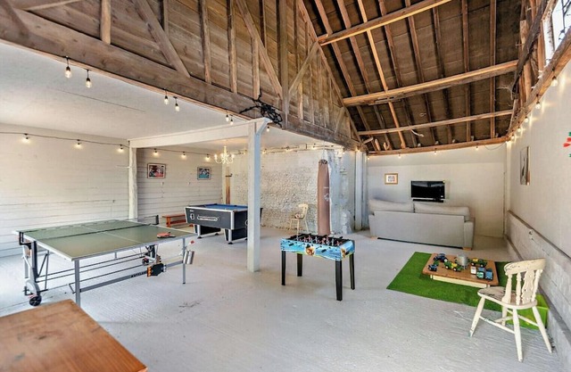 Luxury Bell Tent: Countryside Escape with Private Kitchen & Bathroom.