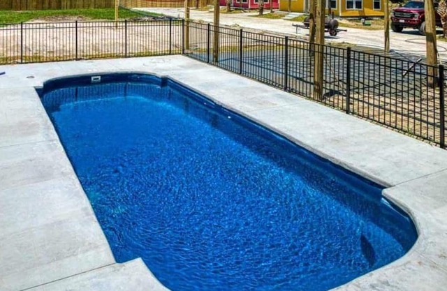 Escape to our TINY & cozy 2 bedroom cabin in Aransas Pass, perfect for families of up to 6