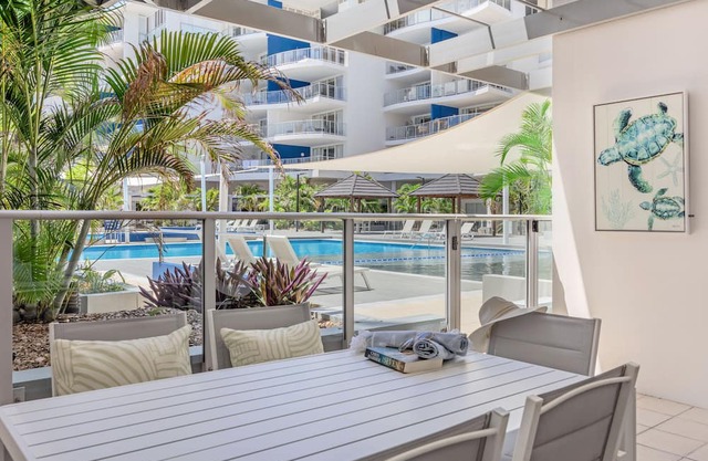 Stunning Poolside Paradise - Amazing Design, Gym, Pool, Parking