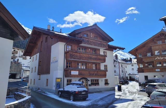 Cosy apartment for 6 people with WIFI, TV, balcony and parking