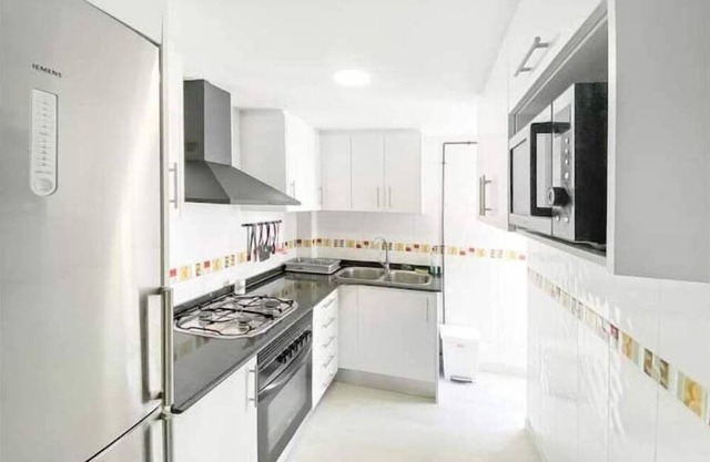 Elegant 4 beds near train station upto 6 Pax