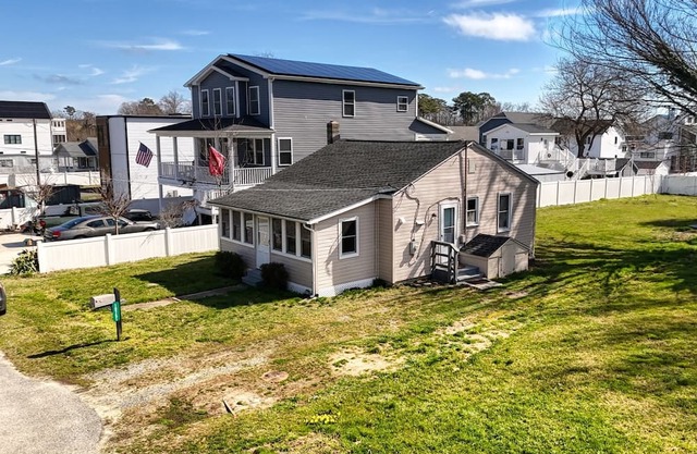 LA PETITE COTTAGE- 2BD, 1BA - SLEEPS 4 - Bike to Beach *Pet Friendly*