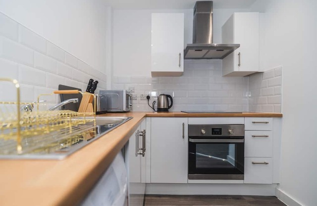 Thornhill House Modern City Center Apartment