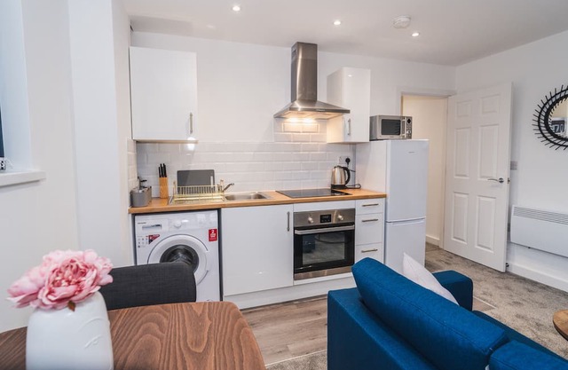 Thornhill House Modern City Center Apartment