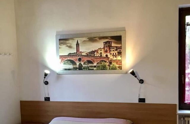 Apartment 'Casa Verona' with Balcony, Wi-Fi and Air Conditioning
