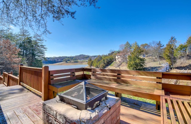 Lakefront Sevierville Home w/ Private Dock!