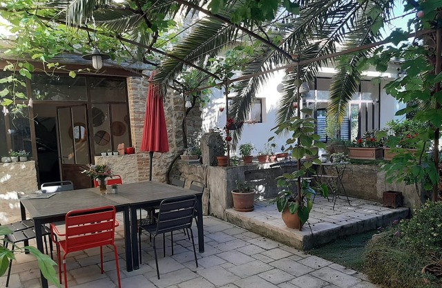 Mas au Coeur D'un Village Provençal