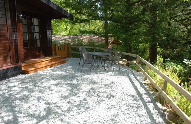 Moss Eccles Tarn - Cosy lodge in woodland setting. Pet Friendly.