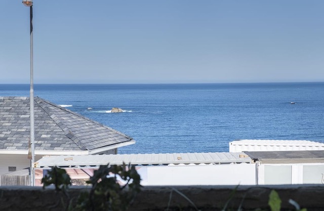Clifton Breakers 2 - Two Bedroom Apartment, Sleeps 4