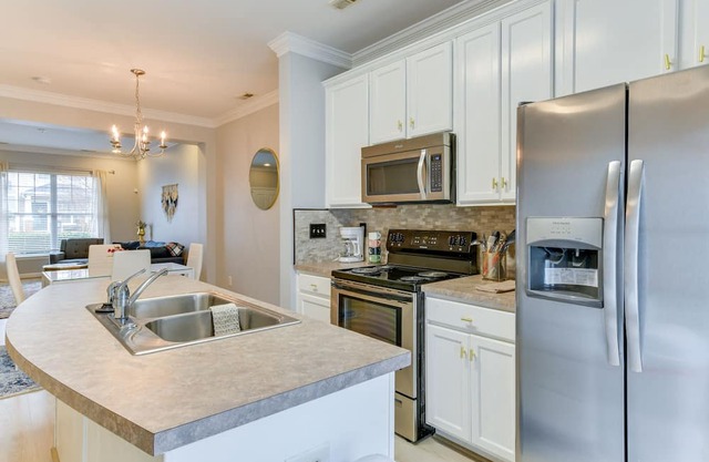 Cozy Charlotte Townhome Rental ~ 11 Mi to Uptown!