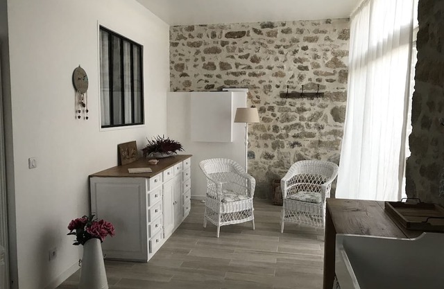 Cottage "Gîte Les Trois Chênes" with Private Terraces, Private Garden & Wi-Fi