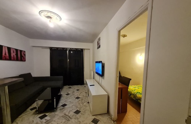 Petit F2 Simple Proche Toutes Commodités