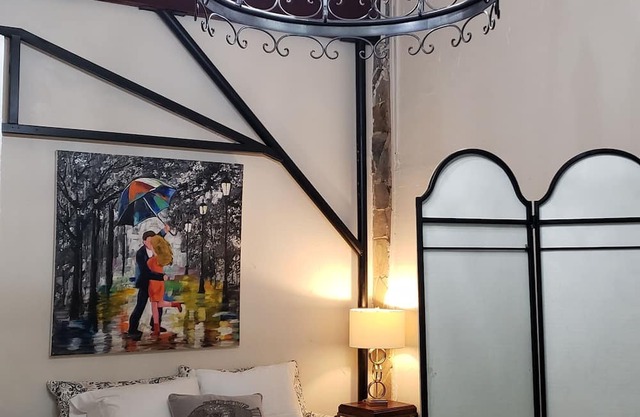 Spacious Loft King-Bed & Sofa centrally-located #1