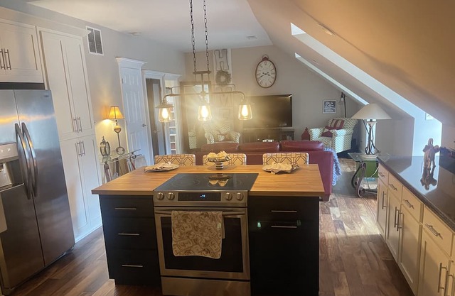 Full apartment Fully furnished 1 bedroom 1 bath apartment kitchen 1mile I-75