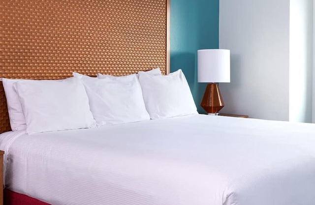 Near Disneyland! Exclusive Resort - 2 Bedroom Apartment - Family Friendly