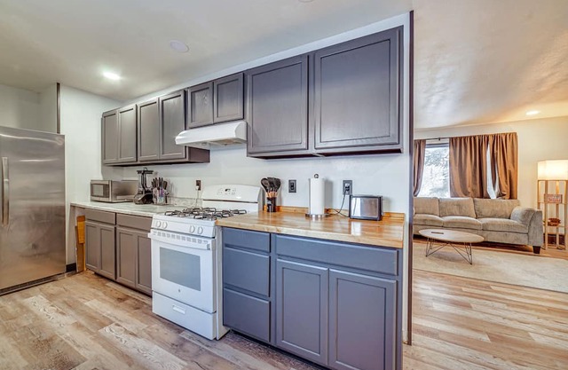 Cozy South Anchorage Apartment Unit!