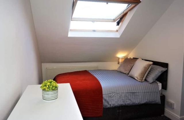 5 Bed town house in Kettering town centre