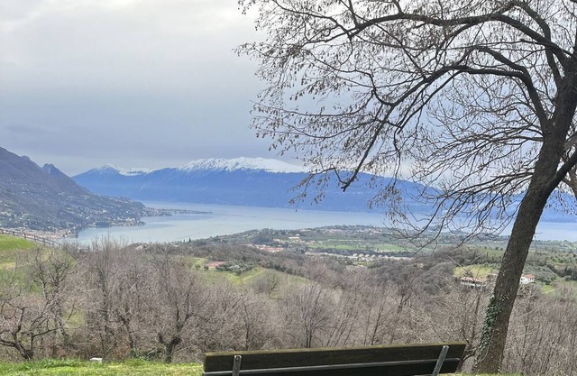 Villa Anna.-Villa singola collinare con splendida vista lago