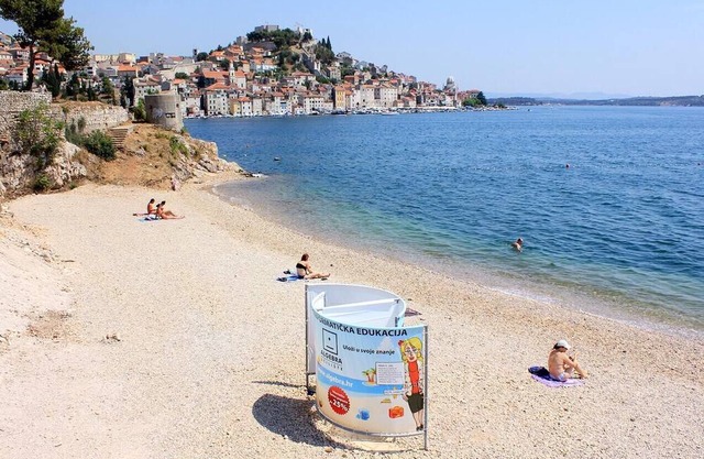 Two bedroom apartment with balcony and sea view Šibenik (A-22002-a)