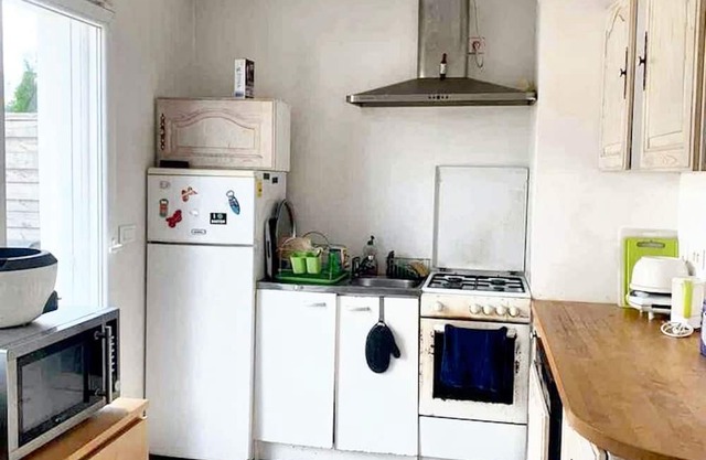 Homerez - House for 2 ppl. with swimming-pool, garden and terrace at Montfermeil