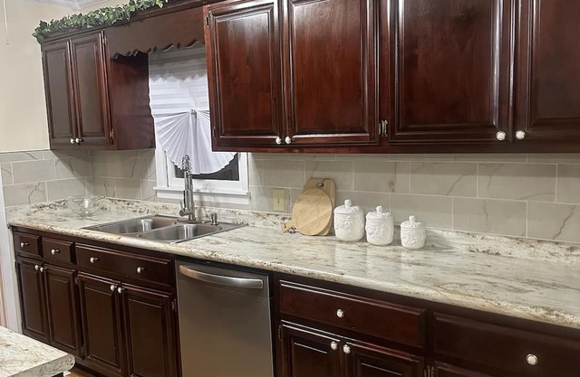 Cheery, cozy, spa-restful home, near state parks