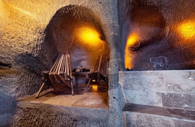 Crassula Cave Hotel
